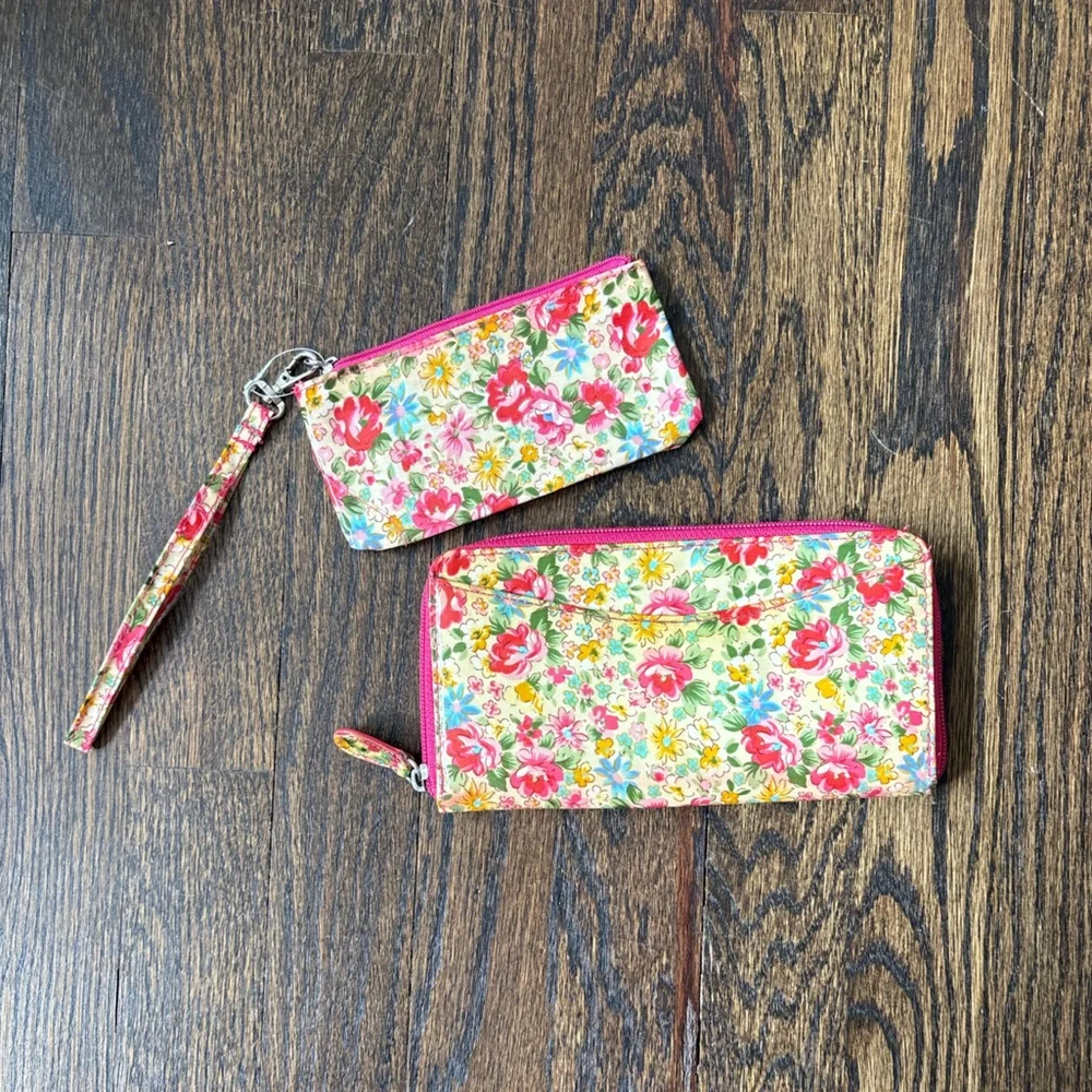 Floral Wristlet and Wallet Set - Picture 2 of 11